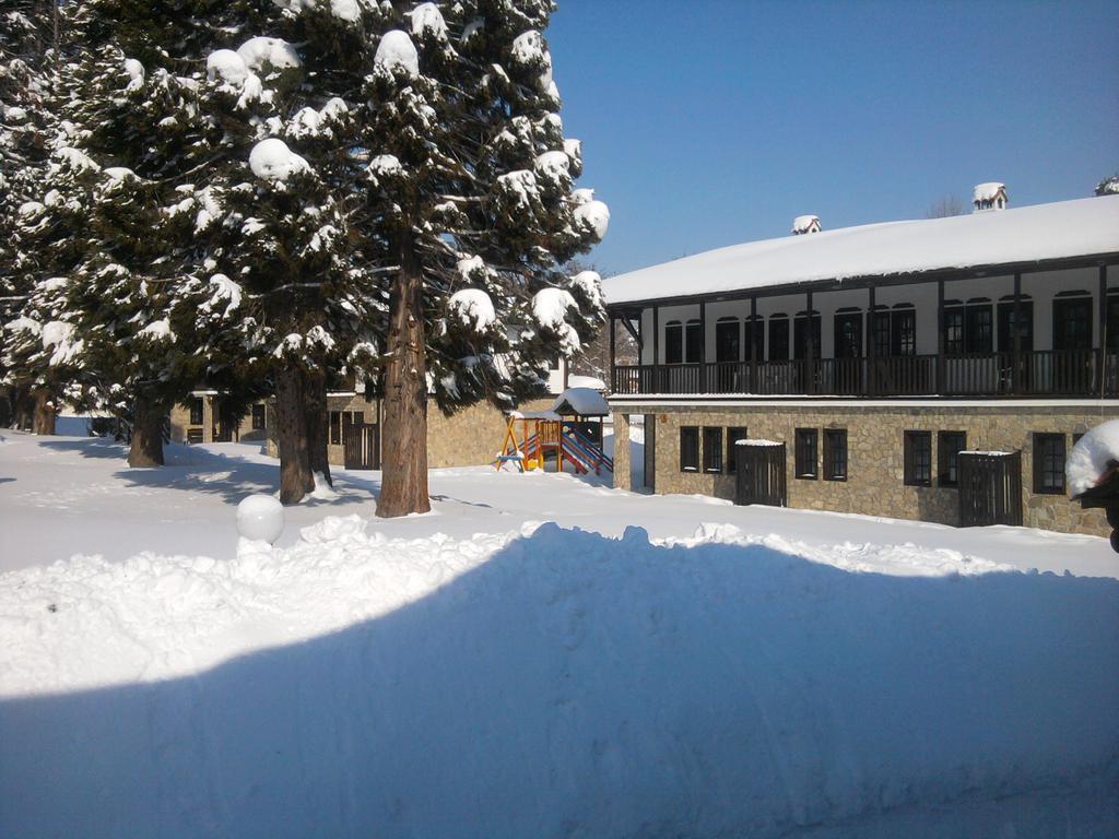 Къщи За Гости Кедър Dolna Banya Exterior photo