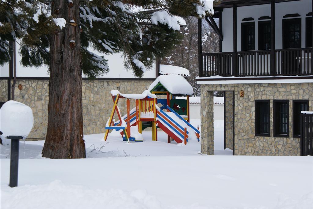 Къщи За Гости Кедър Dolna Banya Exterior photo