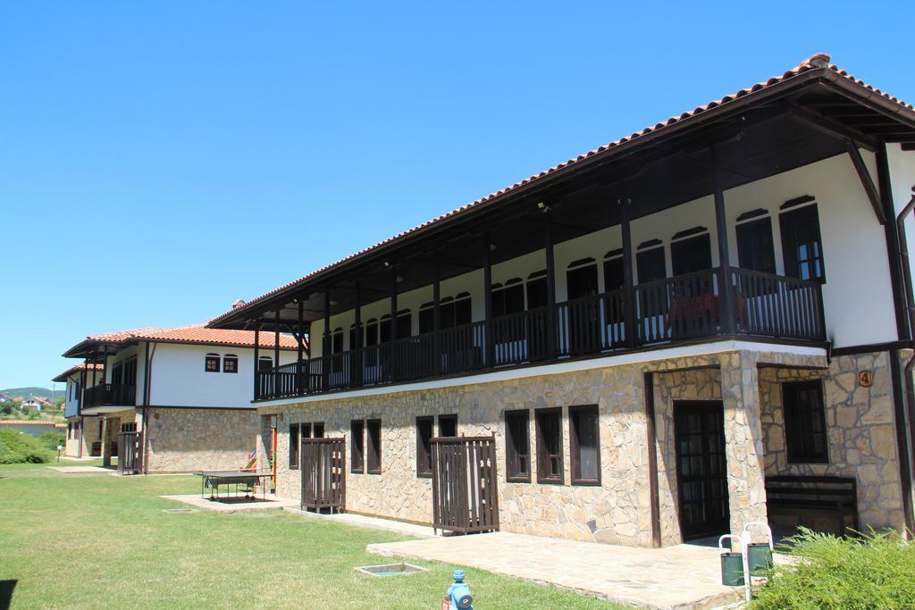 Къщи За Гости Кедър Dolna Banya Exterior photo