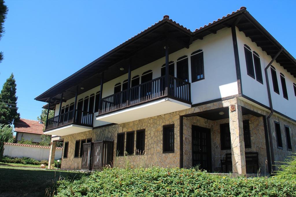 Къщи За Гости Кедър Dolna Banya Exterior photo